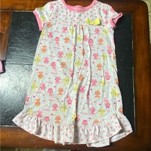 1 girls size 6 night gown